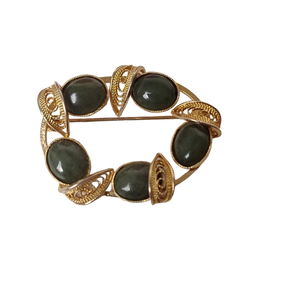 Vintage Gold Tone Green Jade  Filigree Oval Brooch Pin 1 1/2"